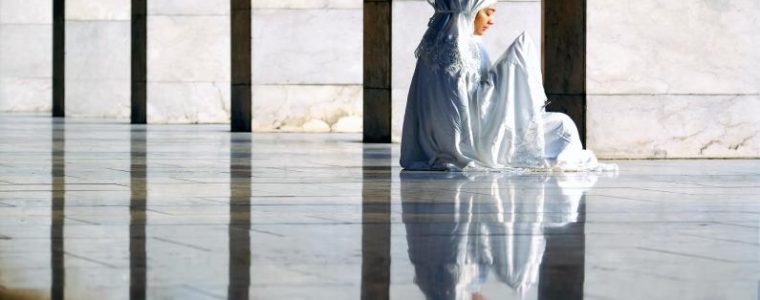 المرأة في ميزان الإسلام.. هل كالرجل؟